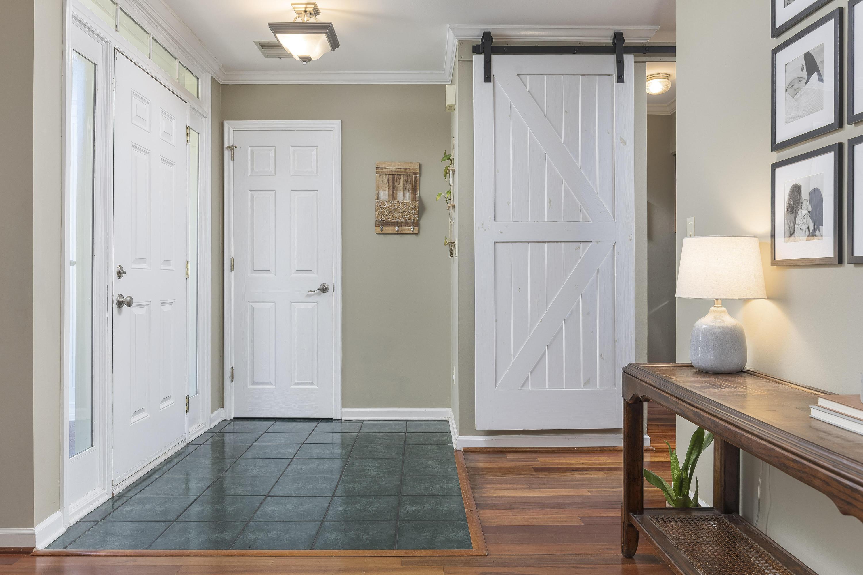 7423 Hamilton Run Drive Chattanooga, TN 37421 - Photo 3 of 39 Foyer