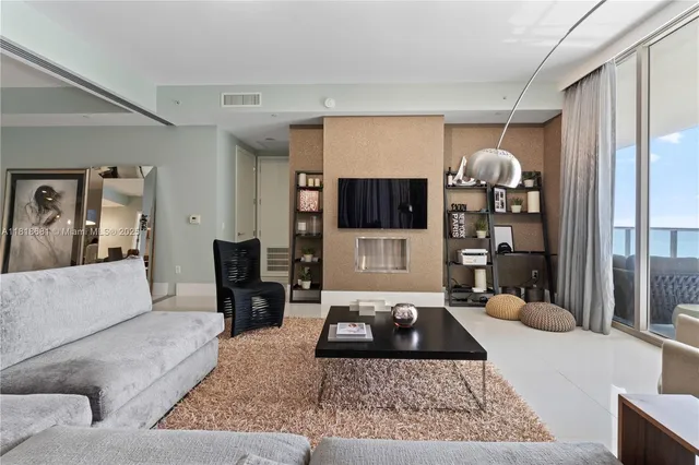 $4,450,000 | 9705 Collins Avenue, Unit 1804N, Bal Harbour, FL 33154