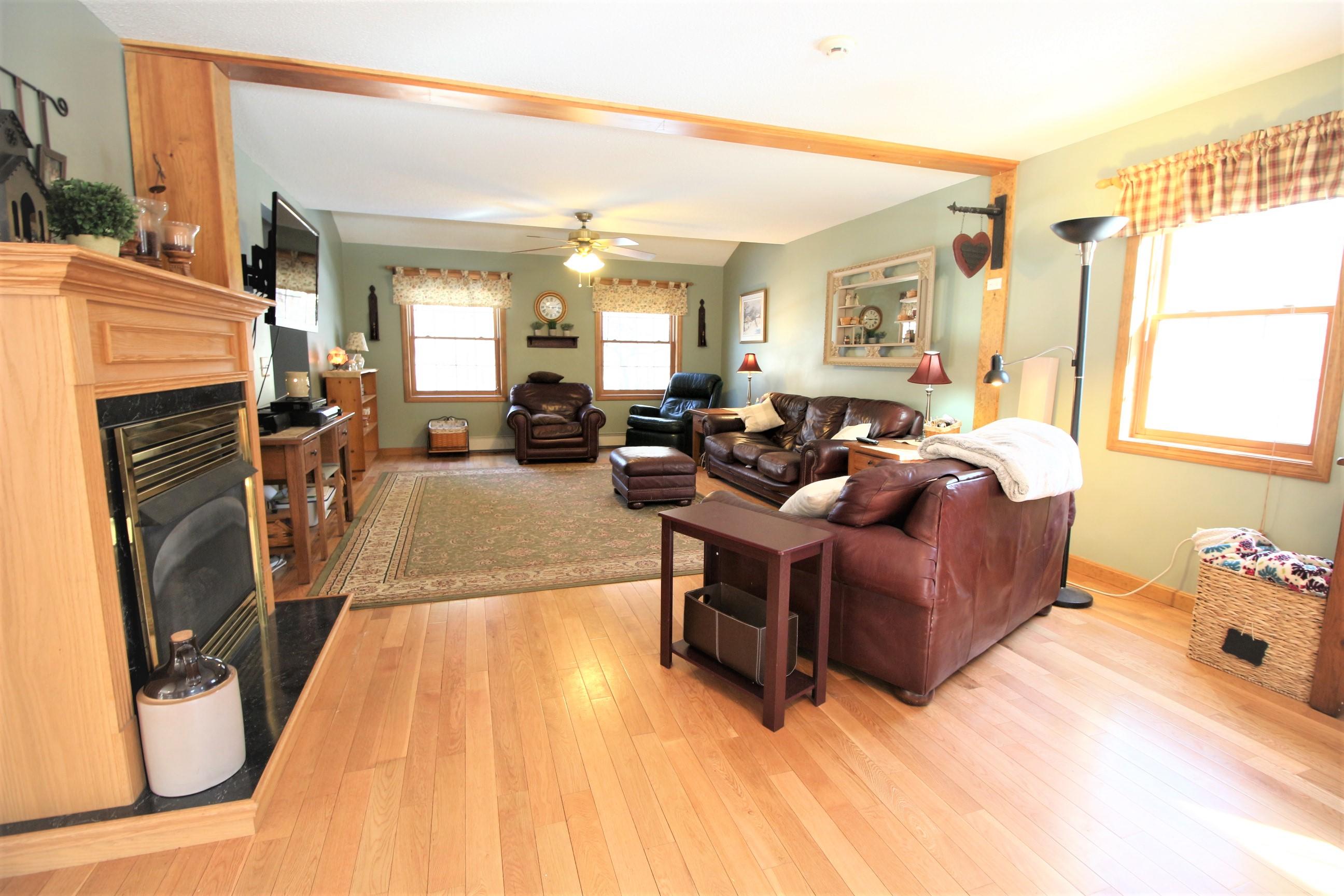 162 Spring Road Pittsfield, ME 04967 - Photo 19 of 58 living room