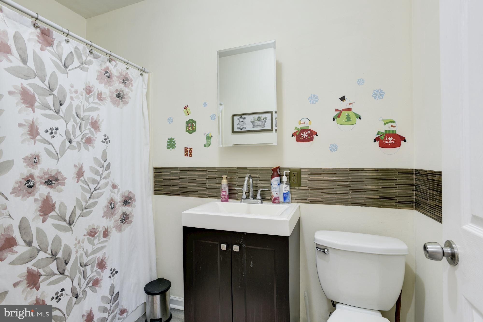 4016 Falls Road Baltimore, MD 21211 - Photo 13 of 33 bathroom