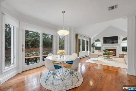 $1,199,000 | 3 Stonewall Court, Woodcliff Lake, NJ 07677