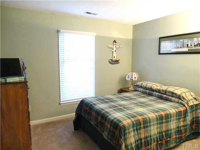 3624 Epperly Court Raleigh, NC 27616 - Photo 16 of 25 Gallery Image 16