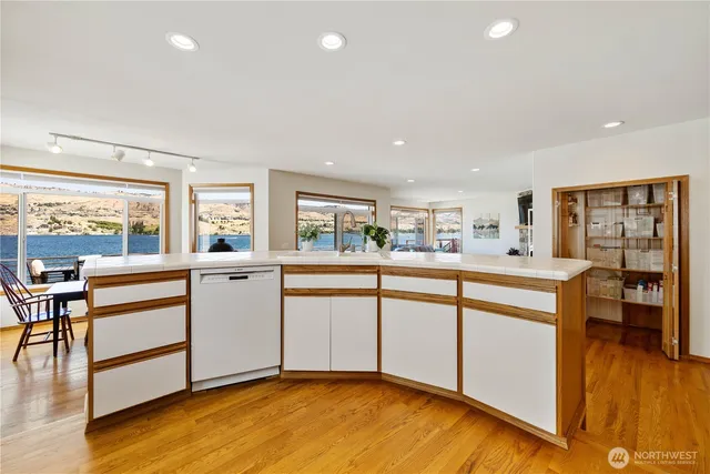 $2,750,000 | 2031 West Terrace Avenue, Chelan, WA 98816