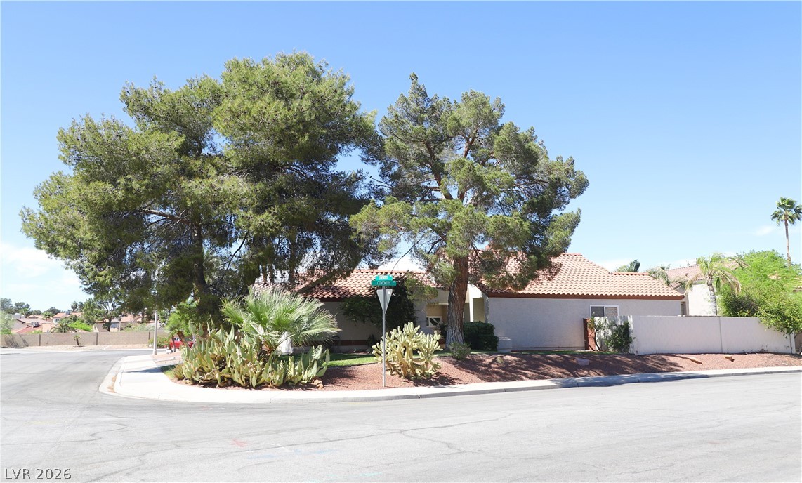 133 Coventry Circle Henderson, NV 89074 - Photo 14 of 99 Corner lot at Coventry Circle & Coventry Drive