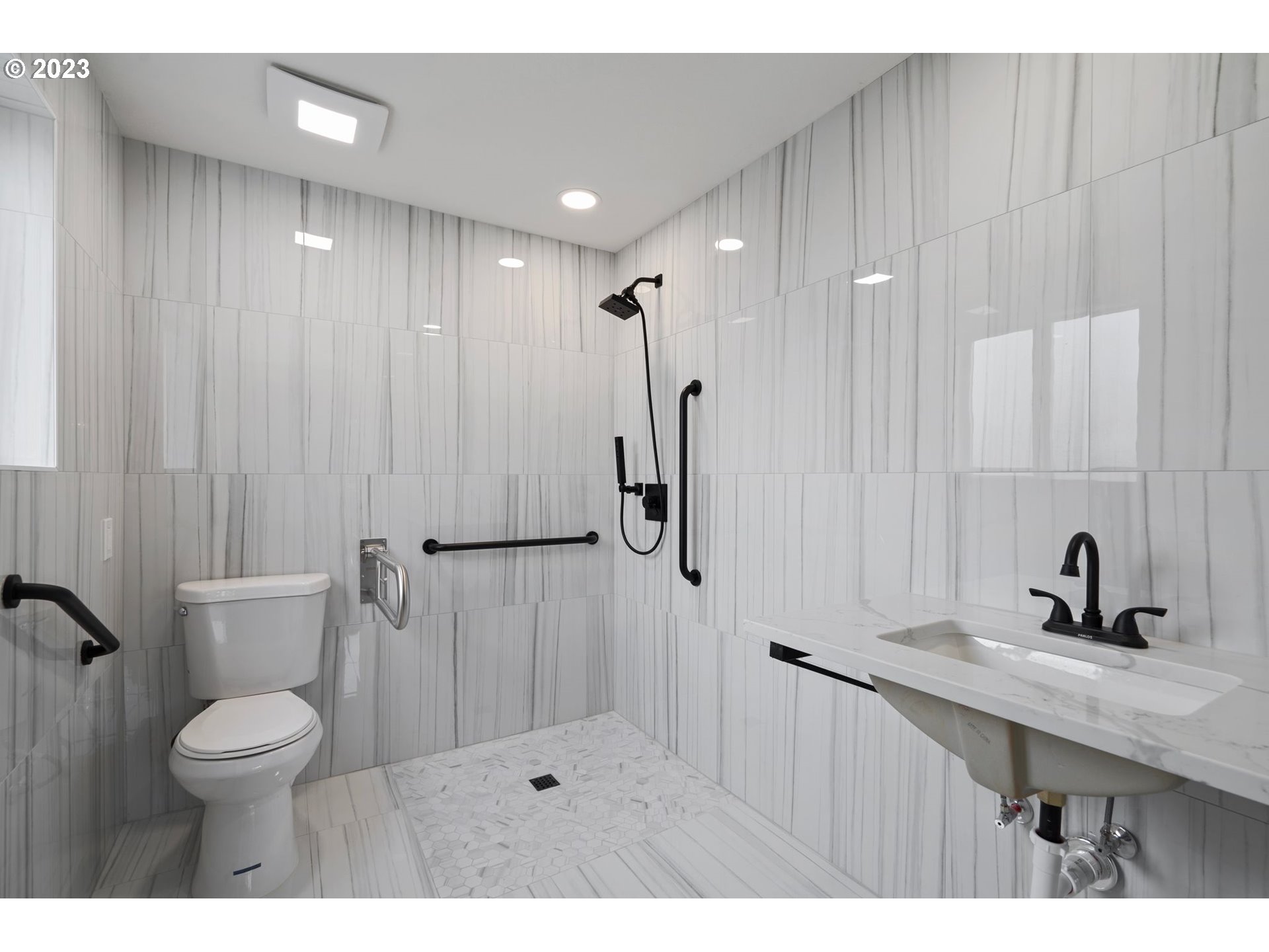 1635 Davis Road South Salem, OR 97306 - Photo 20 of 46 a bathroom with a sink a toilet and shower