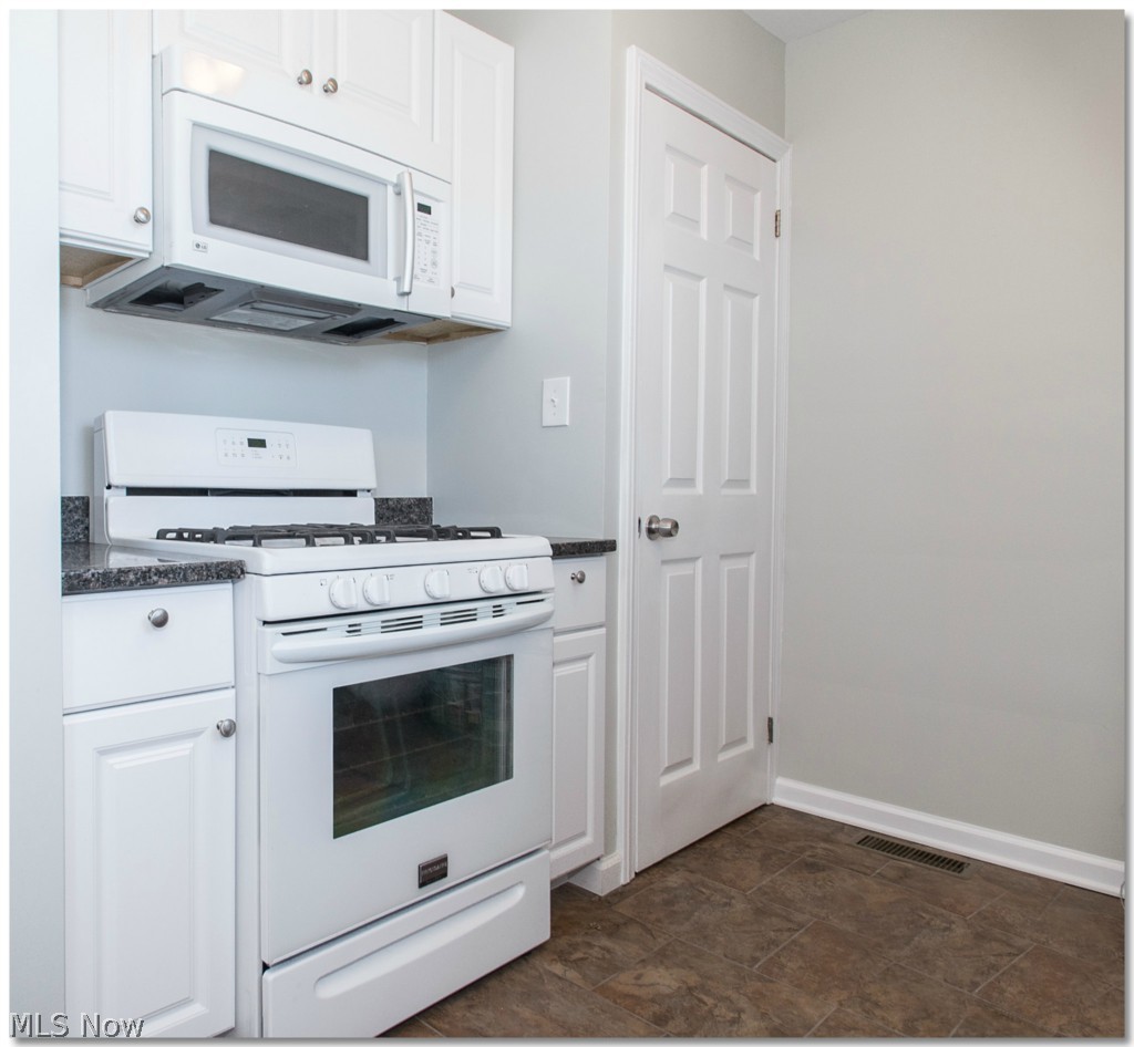 12801 Havana Road Cleveland, OH 44125 - Photo 5 of 21