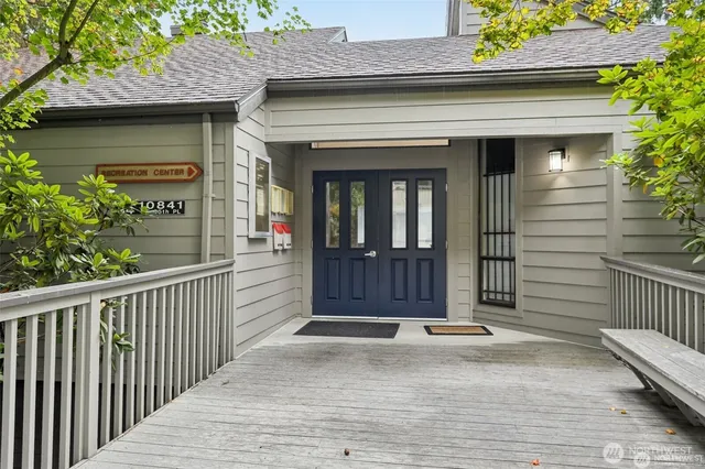 a view of a entrance door of the house