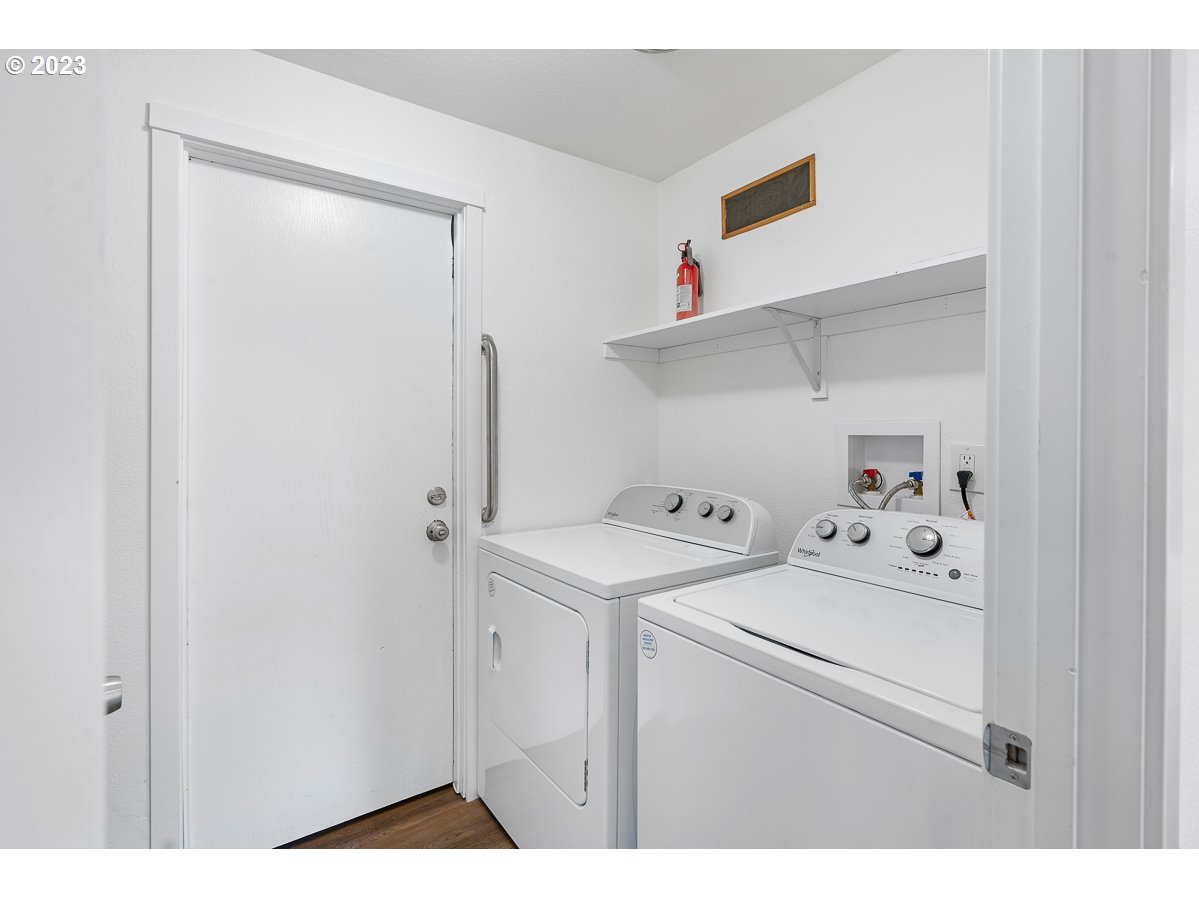 14720 Southwest Glenbrook Road Beaverton, OR 97007 - Photo 20 of 43 a utility room with dryer and washer