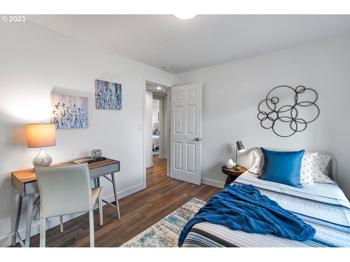 14720 Southwest Glenbrook Road Beaverton, OR 97007 - Photo 23 of 43 a bedroom with furniture and a lamp
