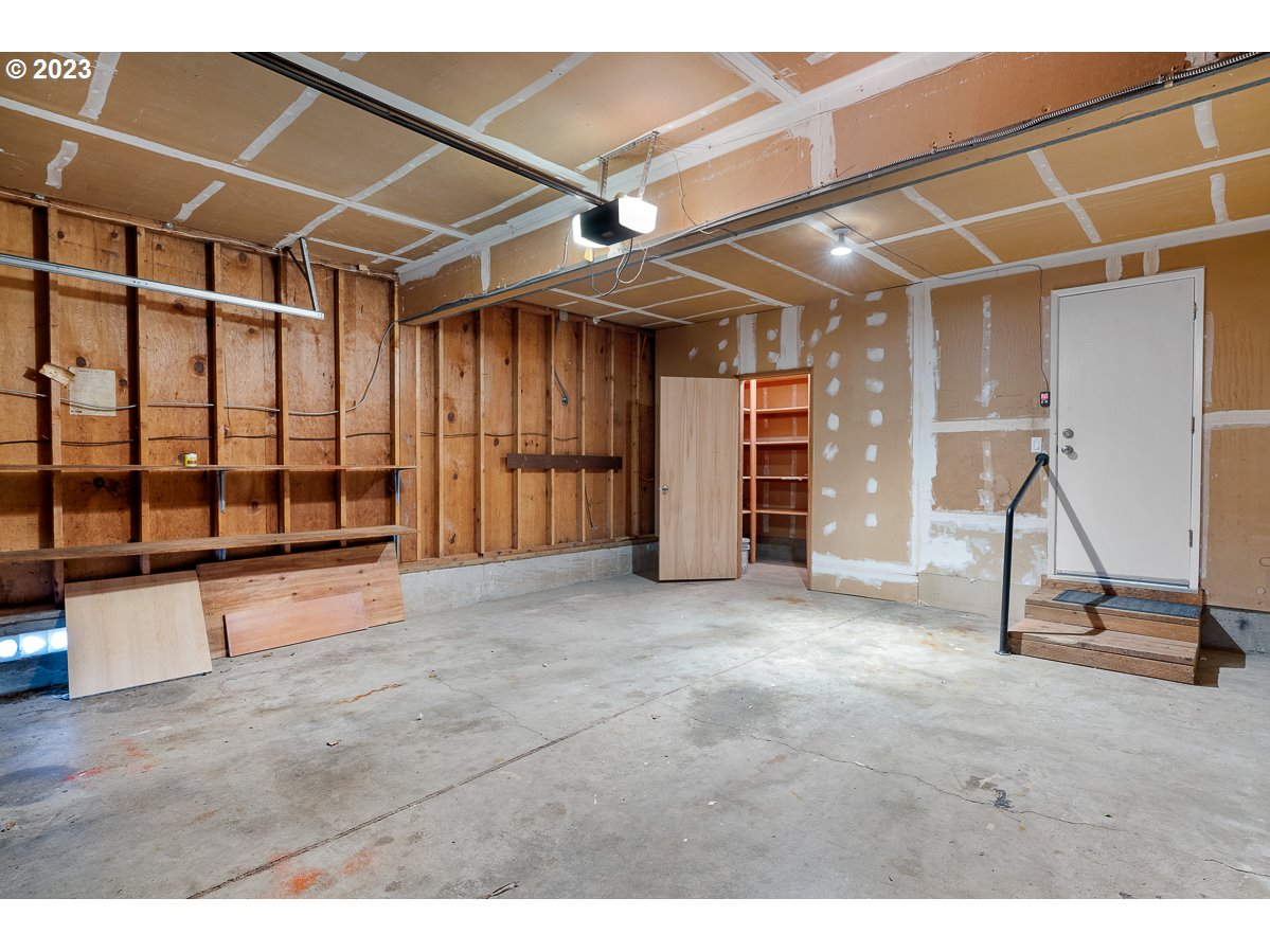 14720 Southwest Glenbrook Road Beaverton, OR 97007 - Photo 36 of 43 a view of a room with gym equipment