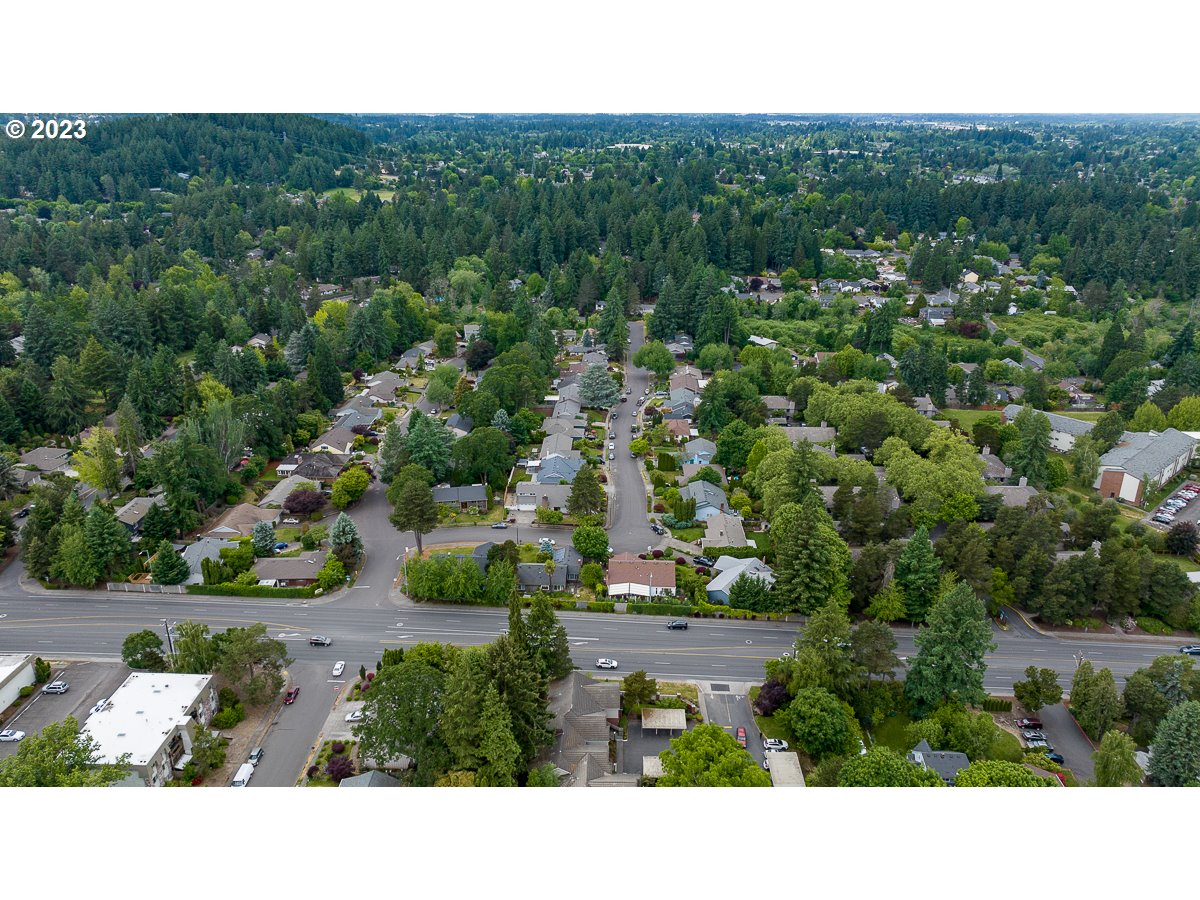 14720 Southwest Glenbrook Road Beaverton, OR 97007 - Photo 42 of 43 a view of a city