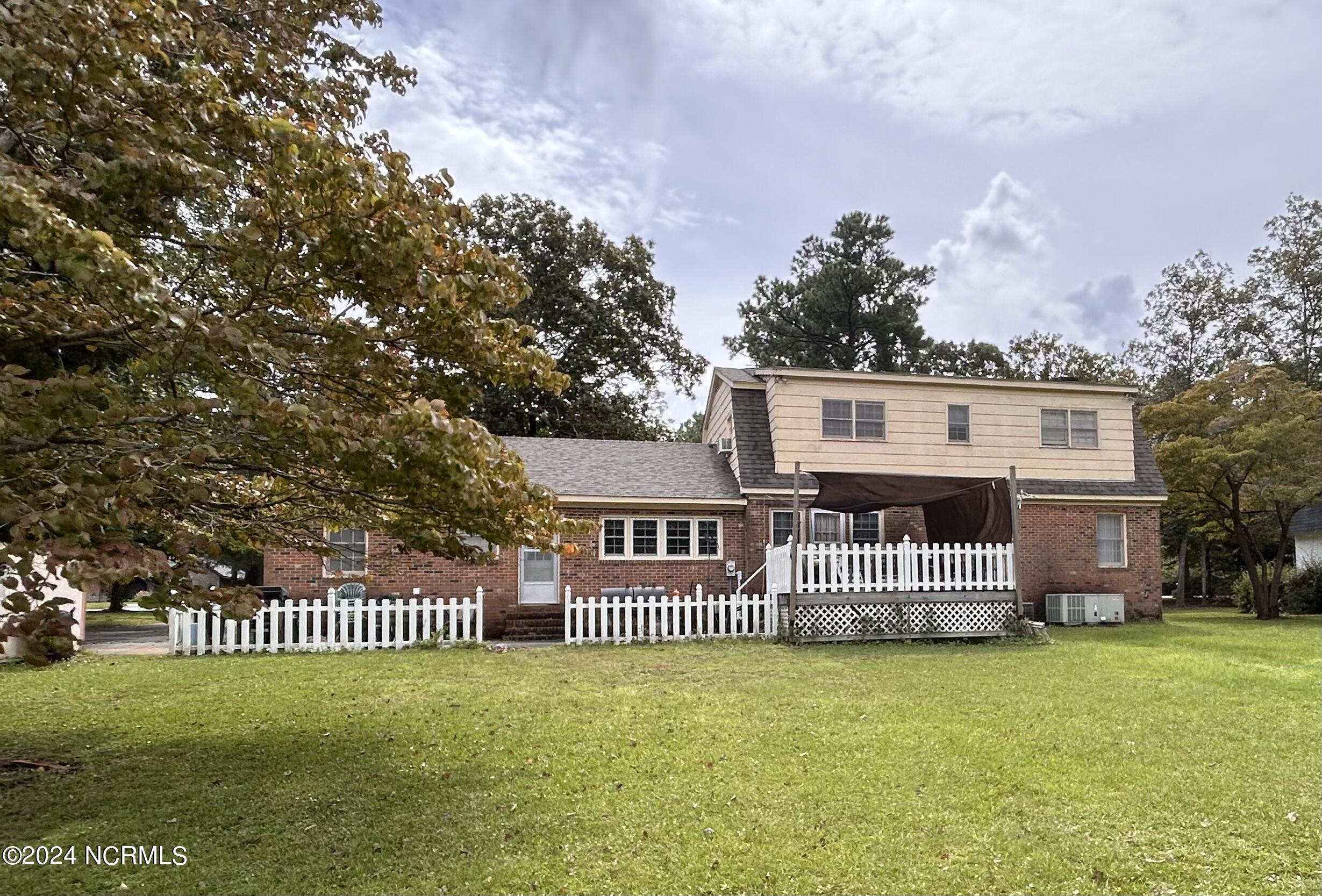 3210 Country Club Road Morehead City, NC 28557 - Photo 2 of 4 Rear View