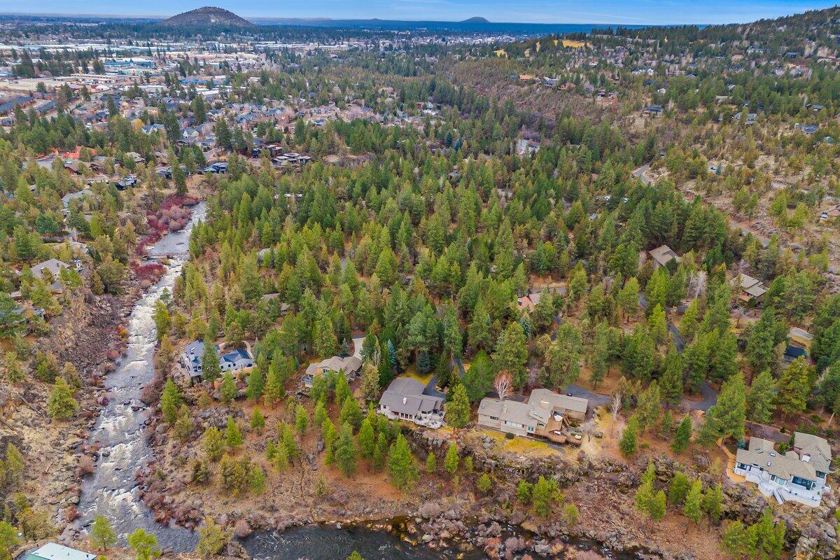 4059 Northwest Lower Village Road Bend, OR 97703 - Photo 23 of 25 Neighborhood view