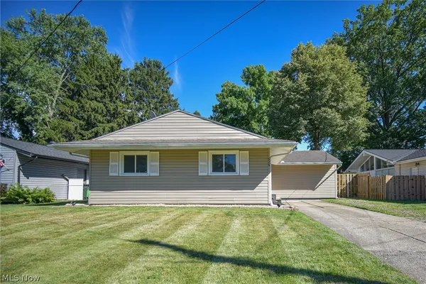 $242,000 | 525 Abbyshire Drive, Berea, OH 44017