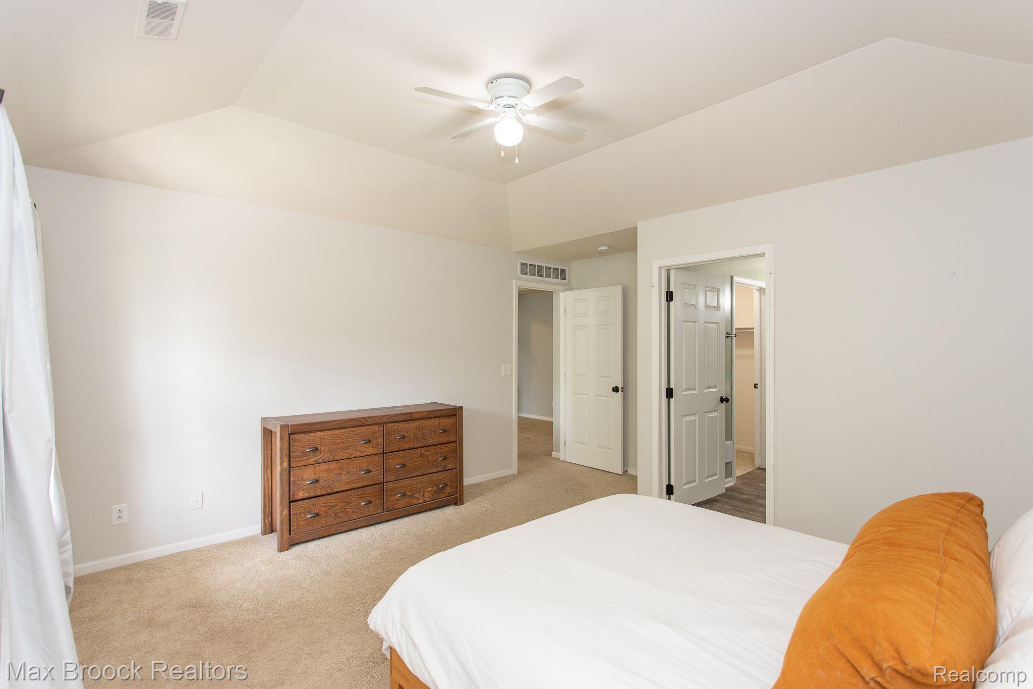 11732 Farmington Road Livonia, MI 48150 - Photo 21 of 37 Gallery Image 21