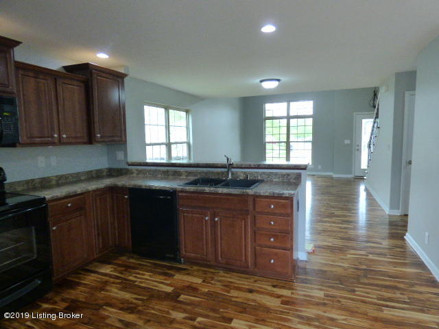 6924 Fernview Road Louisville, KY 40291 - Photo 9 of 32 P1020289