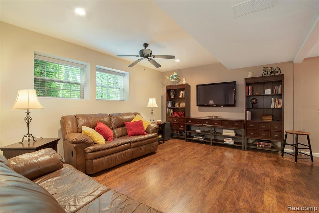 2524 Ravine Side North Howell, MI 48843 - Photo 26 of 31