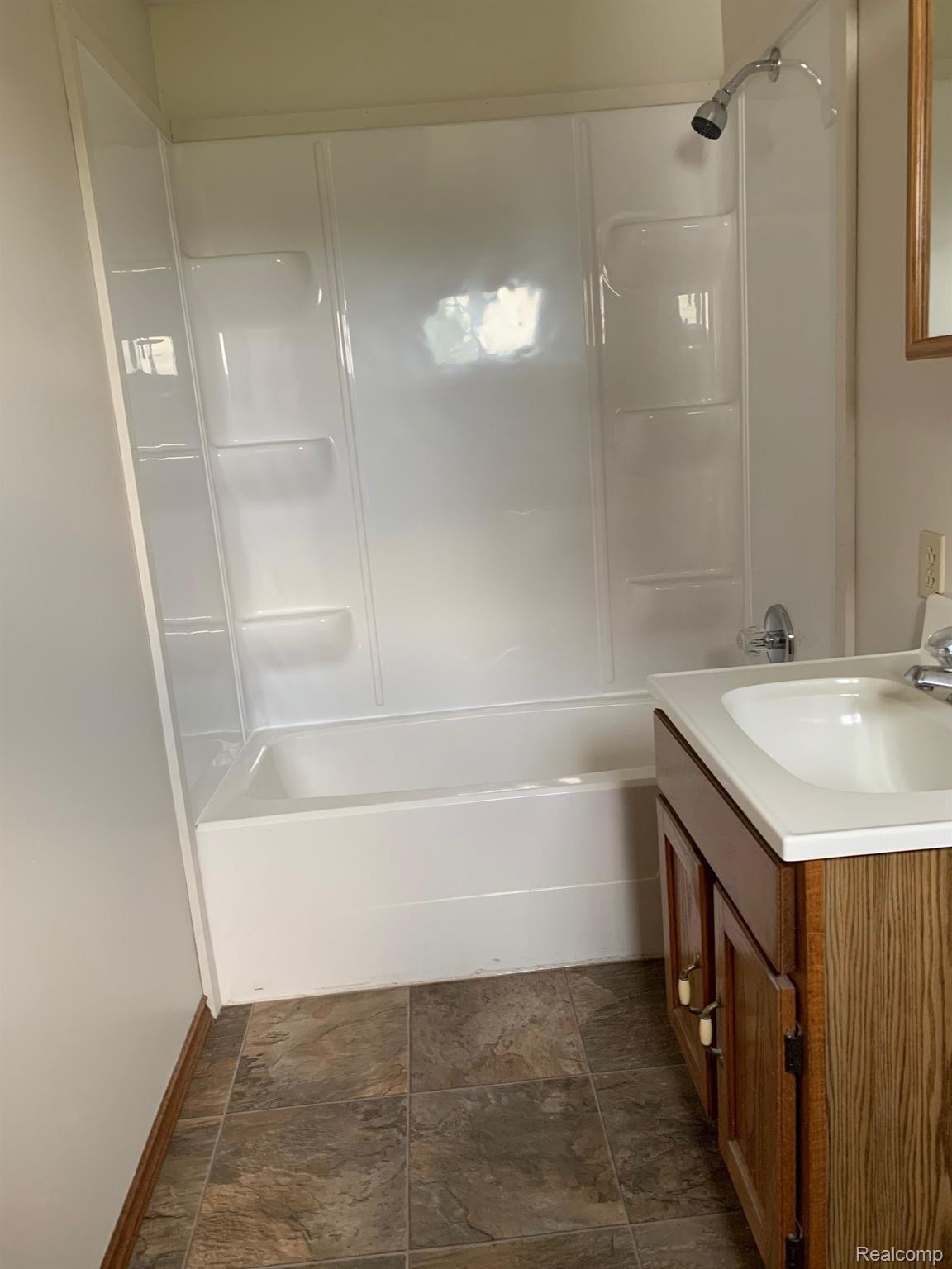 4508 Sheridan Road Flushing, MI 48433 - Photo 11 of 18 IMG_0303 - Copy.jpg