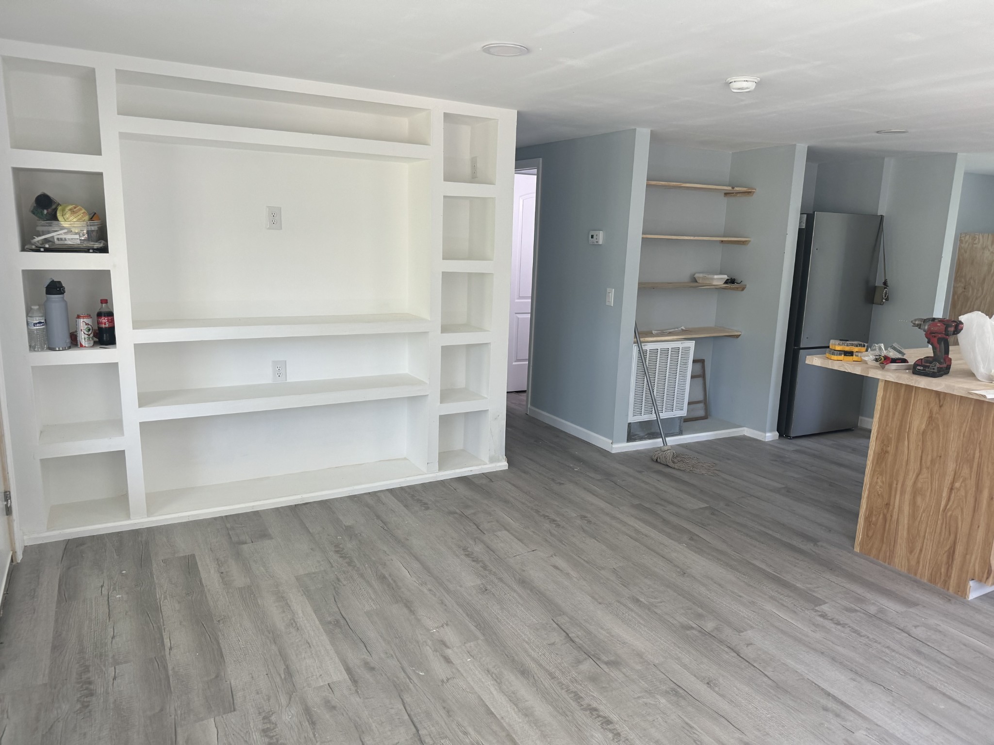 499 Carter Blake Road Tullahoma, TN 37388 - Photo 3 of 15 a view of walk in closet with empty racks