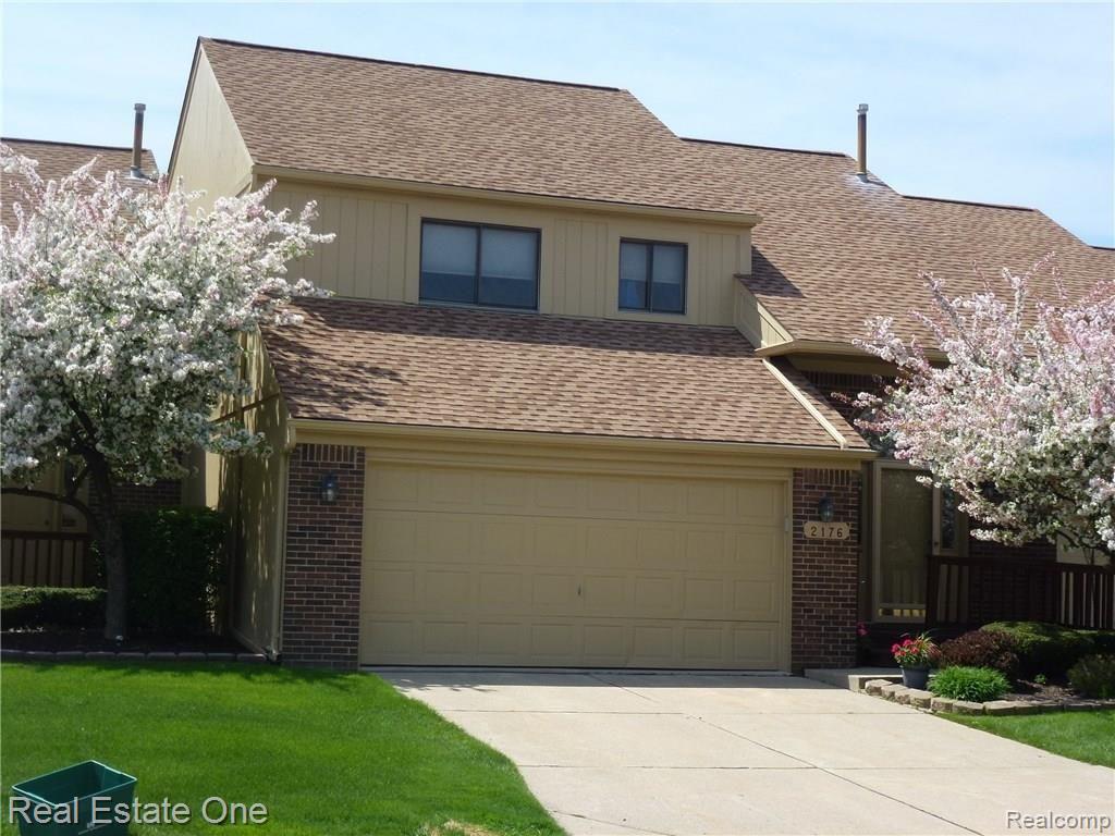 2176 Rochelle Park Drive, Unit 108 Rochester, MI 48309 - Photo 1 of 42 P1060273.JPG