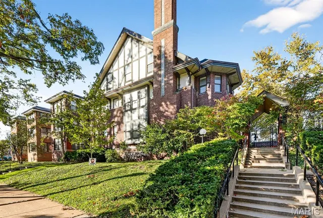 $219,900 | 5381 Pershing Avenue, Unit 104, St. Louis, MO 63112