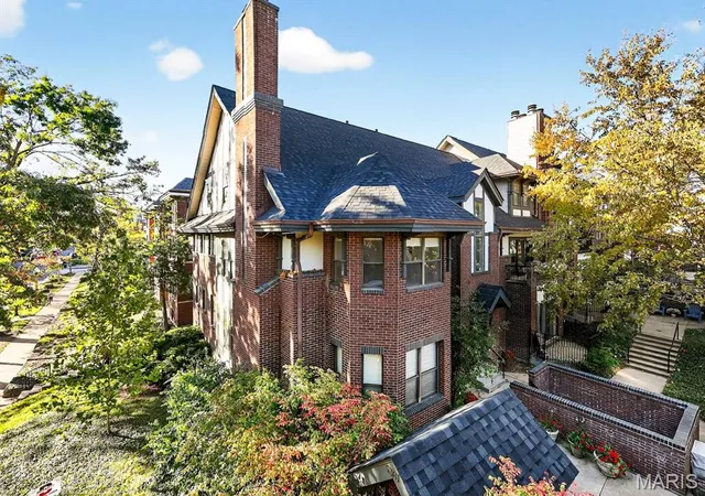 $225,000 | 5381 Pershing Avenue, Unit 104, St. Louis, MO 63112