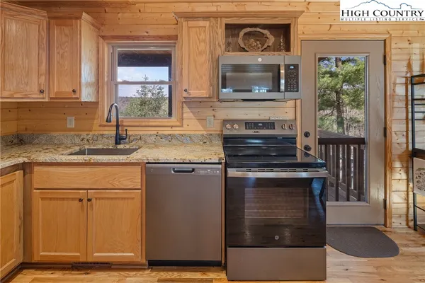$449,900 | 128 Deer Antler Drive, Purlear, NC 28665