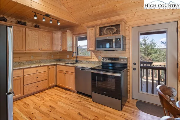 $449,900 | 128 Deer Antler Drive, Purlear, NC 28665