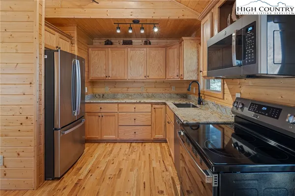 $449,900 | 128 Deer Antler Drive, Purlear, NC 28665