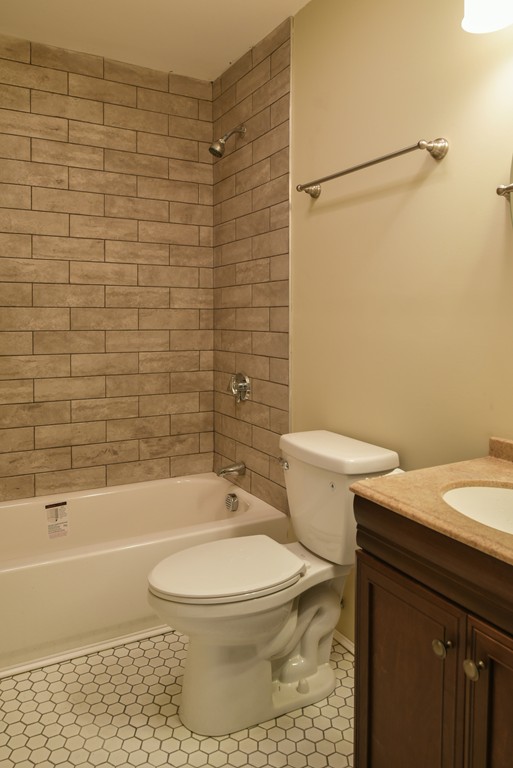 25 Marion Road, Unit B Salem, MA 01970 - Photo 16 of 24