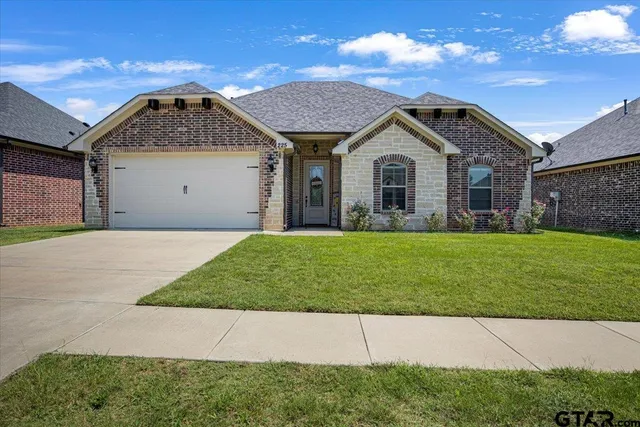 $287,000 | 225 Patience Avenue, Lindale, TX 75771