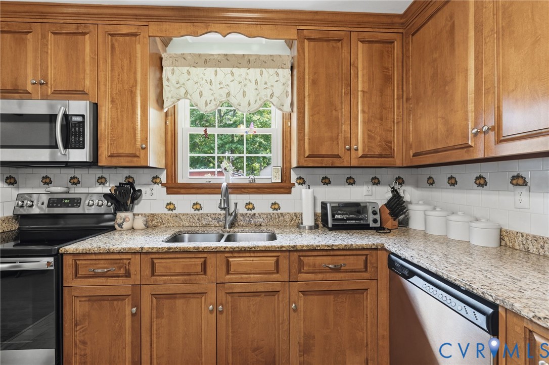 1301 Vickilee Road Chesterfield, VA 23236 - Photo 14 of 28