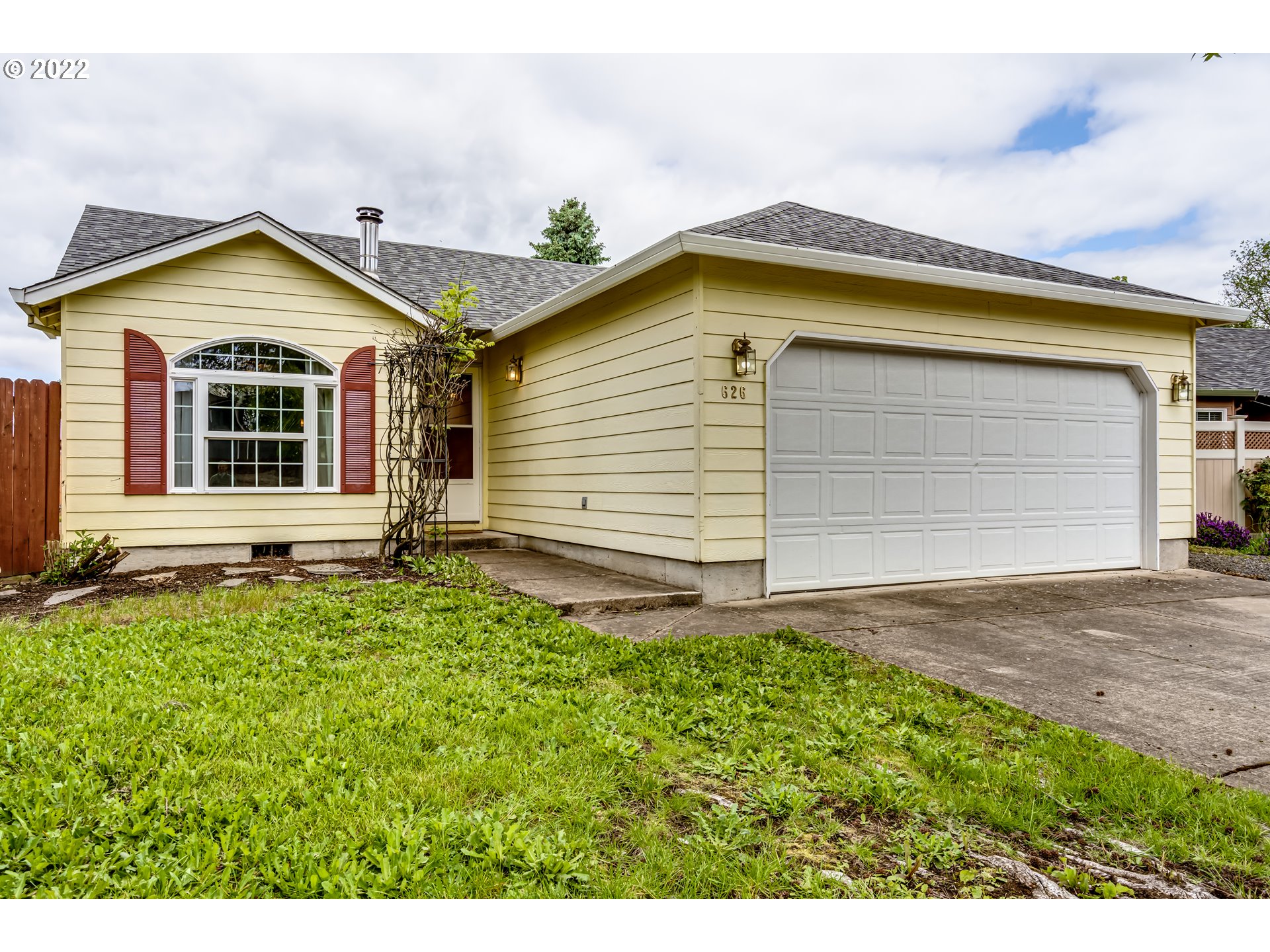 626 South 41st Court Springfield, OR 97478 - Photo 1 of 25 a small white house with a outdoor space