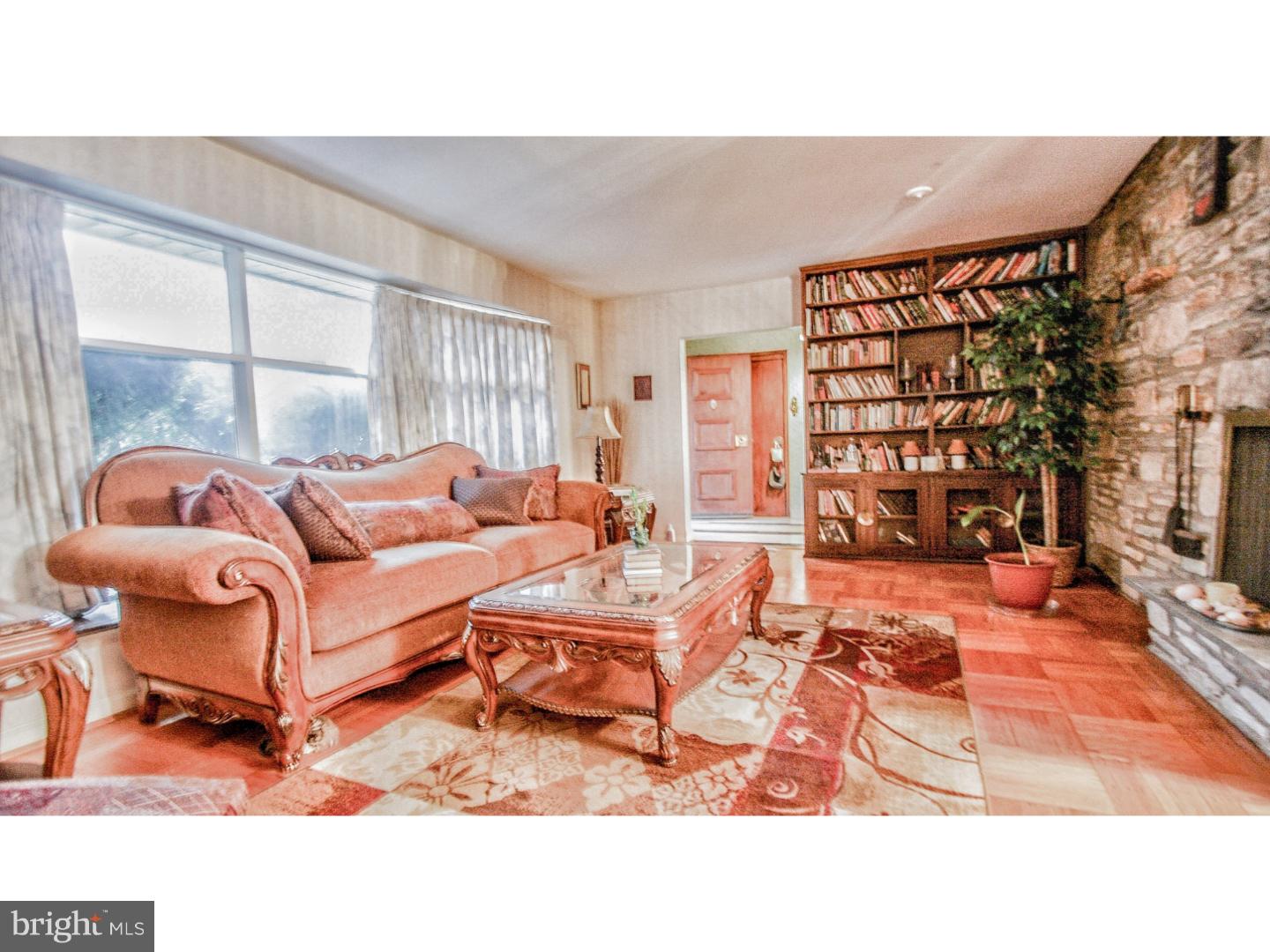 302 Old Farm Road Wyncote, PA 19095 - Photo 4 of 25 Living Room