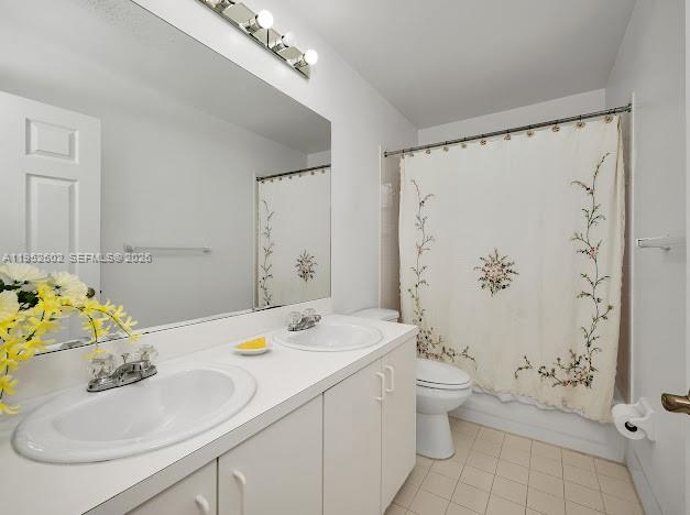 8007 Southwest 157th Place Miami, FL 33193 - Photo 16 of 39