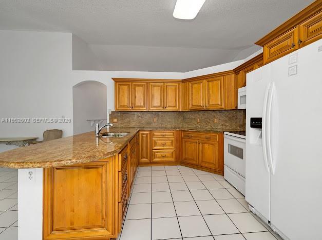 8007 Southwest 157th Place Miami, FL 33193 - Photo 9 of 39