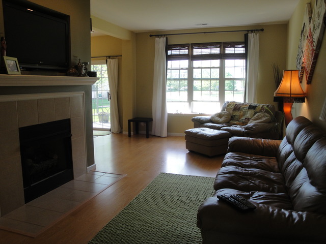 2327 Georgetown Court, Unit 2327 Aurora, IL 60503 - Photo 3 of 12
