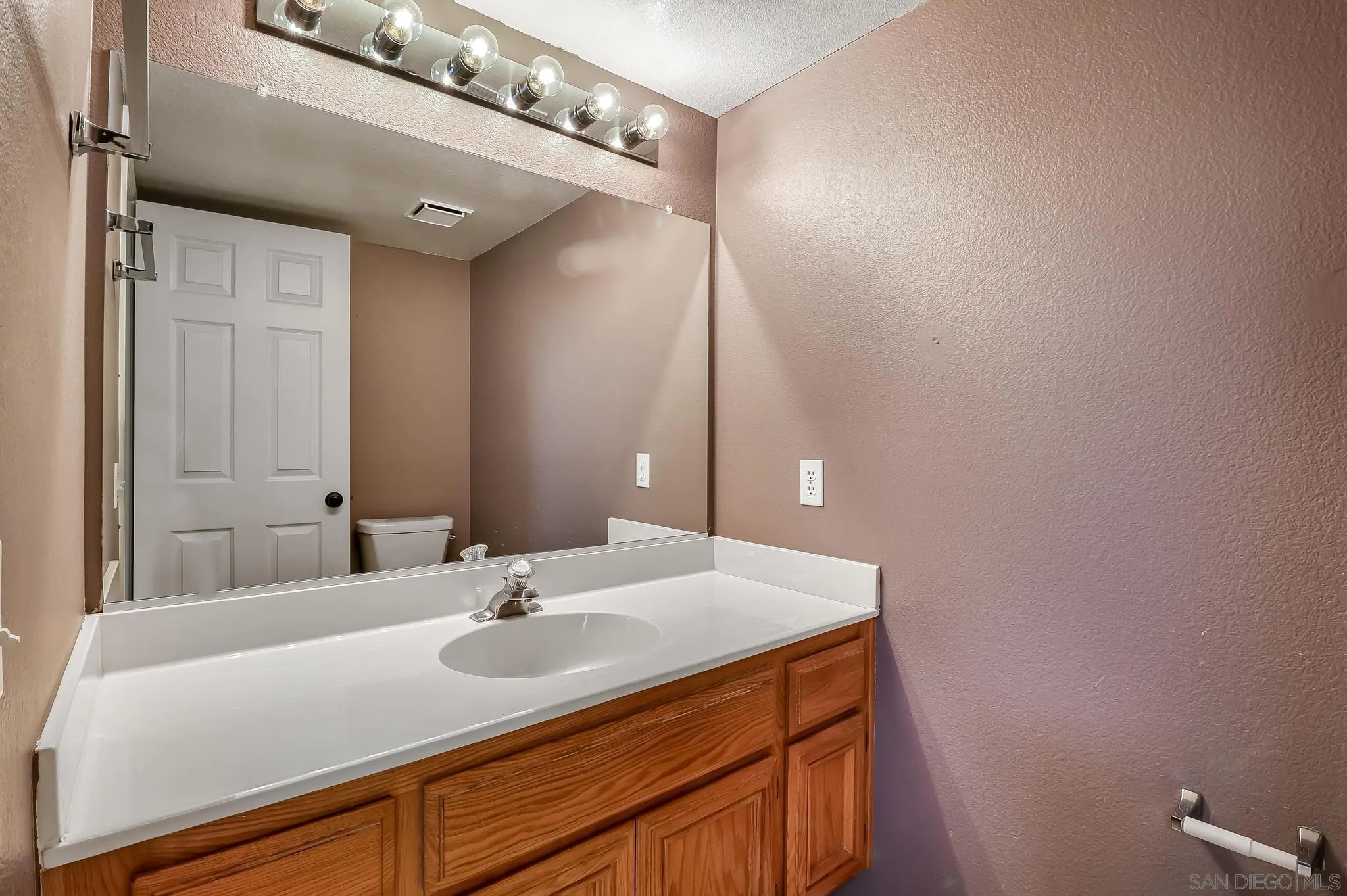 39884 North General Kearny Road Temecula, CA 92591 - Photo 20 of 58 a bathroom with a sink and a mirror