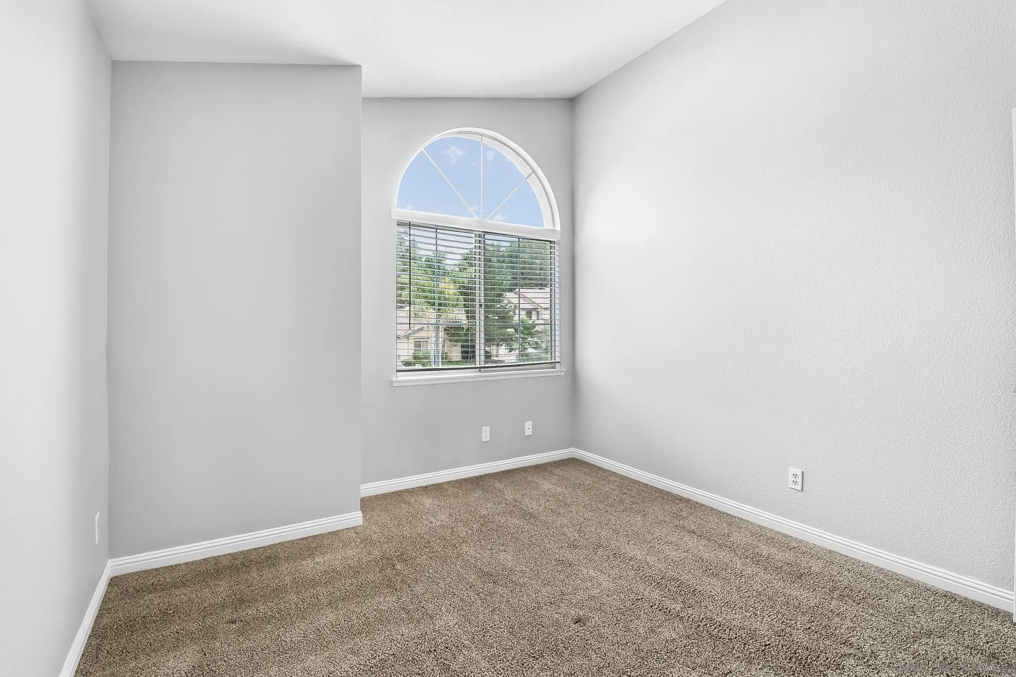 39884 North General Kearny Road Temecula, CA 92591 - Photo 22 of 58 an empty room with a window