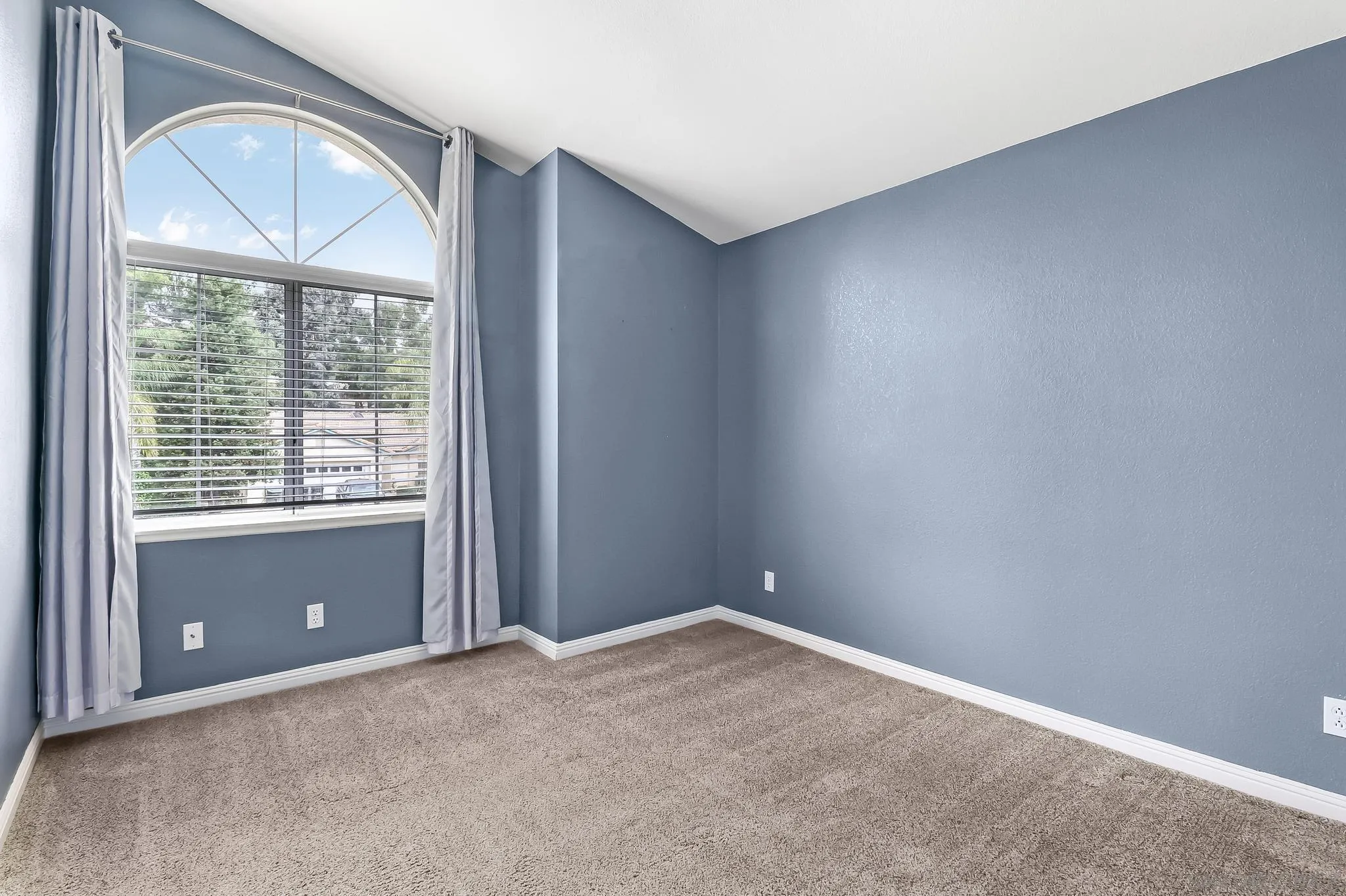 39884 North General Kearny Road Temecula, CA 92591 - Photo 24 of 58 an empty room with a window