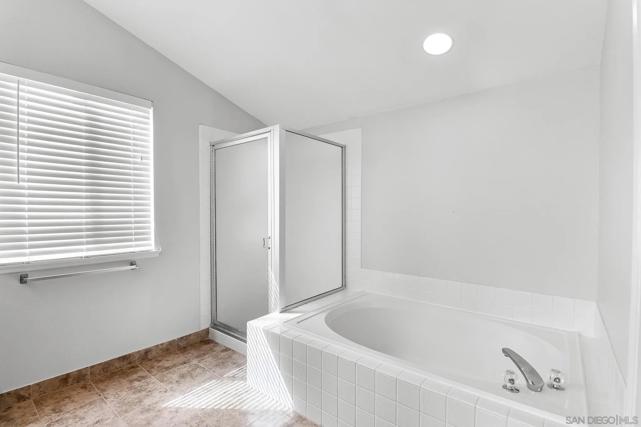 39884 North General Kearny Road Temecula, CA 92591 - Photo 36 of 58 a bathroom with a bathtub