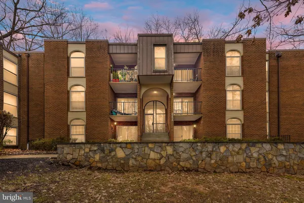 $1,950 | 3354 Woodburn Road, Unit 14, Annandale, VA 22003