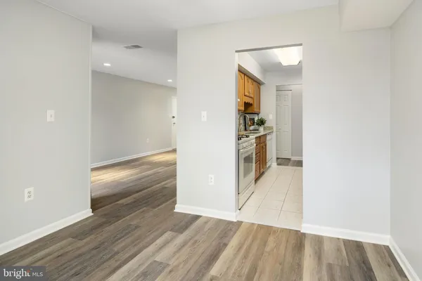 $1,950 | 3354 Woodburn Road, Unit 14, Annandale, VA 22003