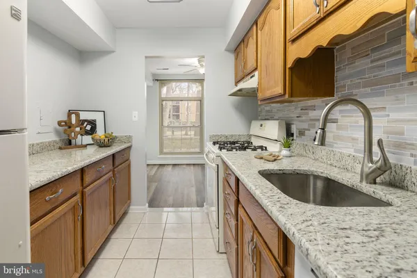 $1,950 | 3354 Woodburn Road, Unit 14, Annandale, VA 22003