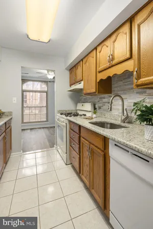 $1,950 | 3354 Woodburn Road, Unit 14, Annandale, VA 22003