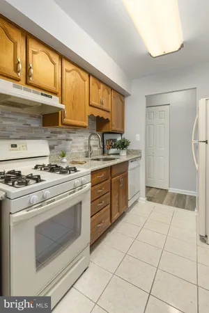 $1,950 | 3354 Woodburn Road, Unit 14, Annandale, VA 22003