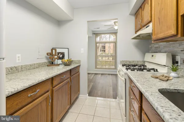 $1,950 | 3354 Woodburn Road, Unit 14, Annandale, VA 22003