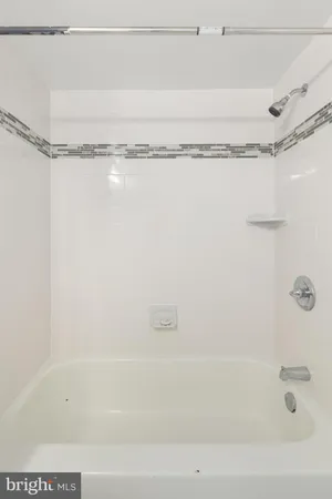 $1,950 | 3354 Woodburn Road, Unit 14, Annandale, VA 22003