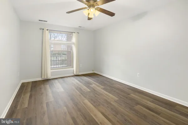 $1,950 | 3354 Woodburn Road, Unit 14, Annandale, VA 22003