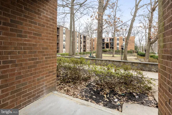 $1,950 | 3354 Woodburn Road, Unit 14, Annandale, VA 22003